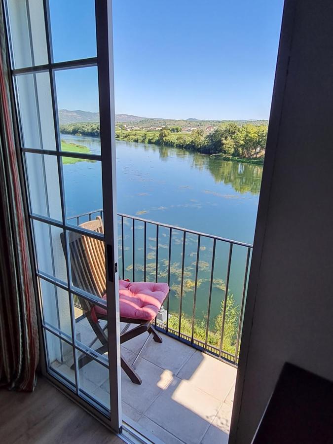 River Ebro Apartment *